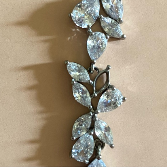 Untamed Petals Promise Crystal Drops Earrings - Picture 4 of 7